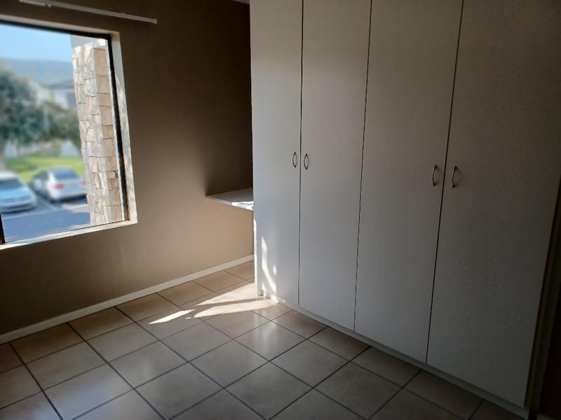 To Let 2 Bedroom Property for Rent in Burgundy Estate Western Cape